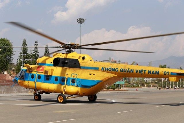 Những hình ảnh một thời của trực thăng Mi-171 số hiệu 01