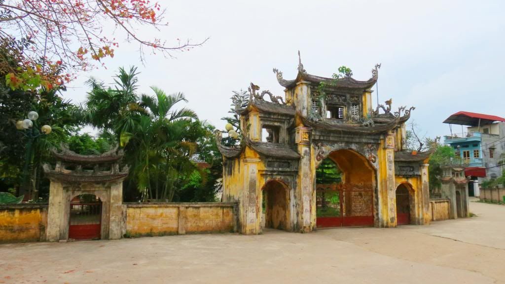 Cổng đình Phú Nhi ngày nay (ảnh: Phạm Duy Trưởng)