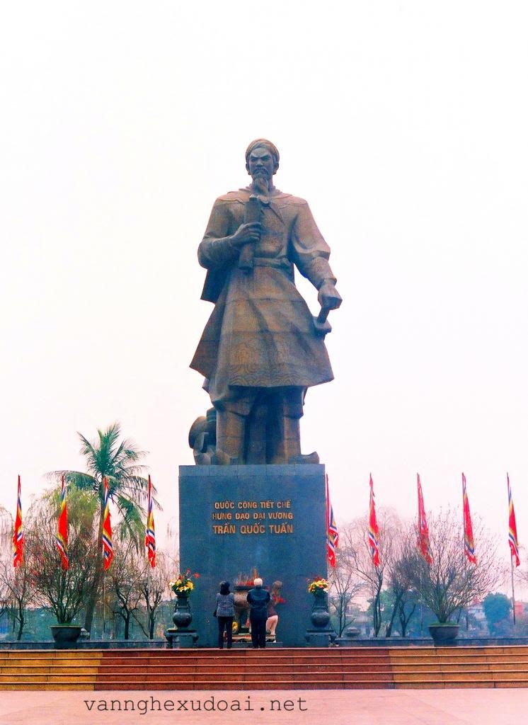 Tượng đài Trần Quốc Tuấn ở Nam Định; ảnh: Phạm Duy Trưởng