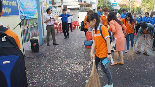 Đoàn Cao đẳng thực hành FPT Mạng cá cược bóng đá
 Hồ Chí Minh chung tay dọn dẹp bờ kênh và đường phố.