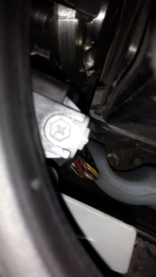 Have I knackered my headlight adjustment screw? Skoda Fabia Mk I