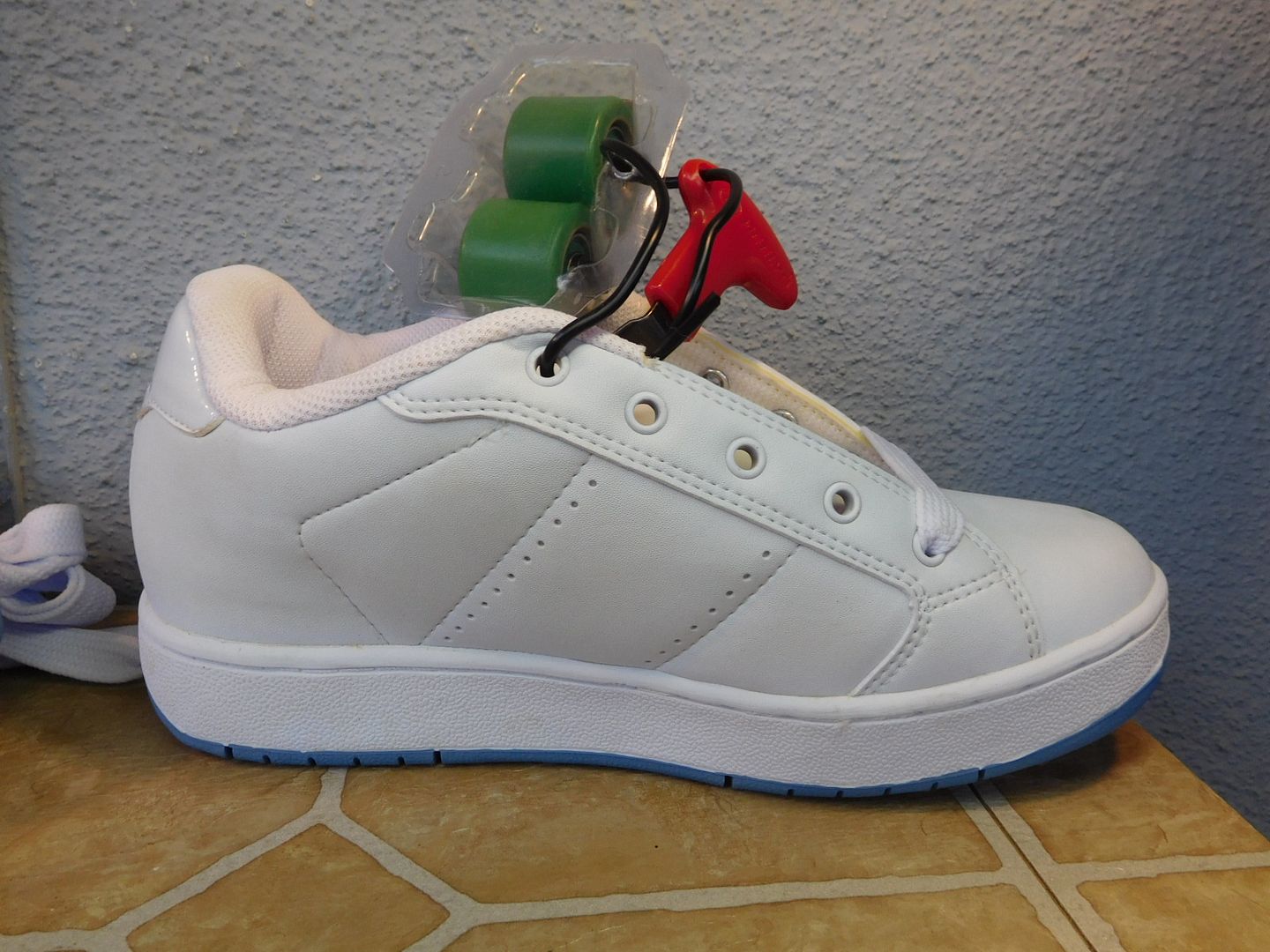 heelys that retractable