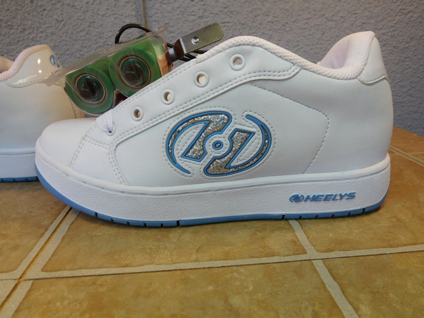 heelys that retractable