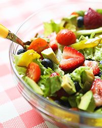 AVOCADO BERRY SALAD WITH BALSAMIC VINAIGRETTE